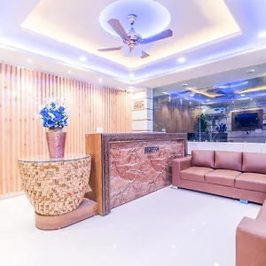 3* Отель Festival Mahipalpur At Delhi Airport 